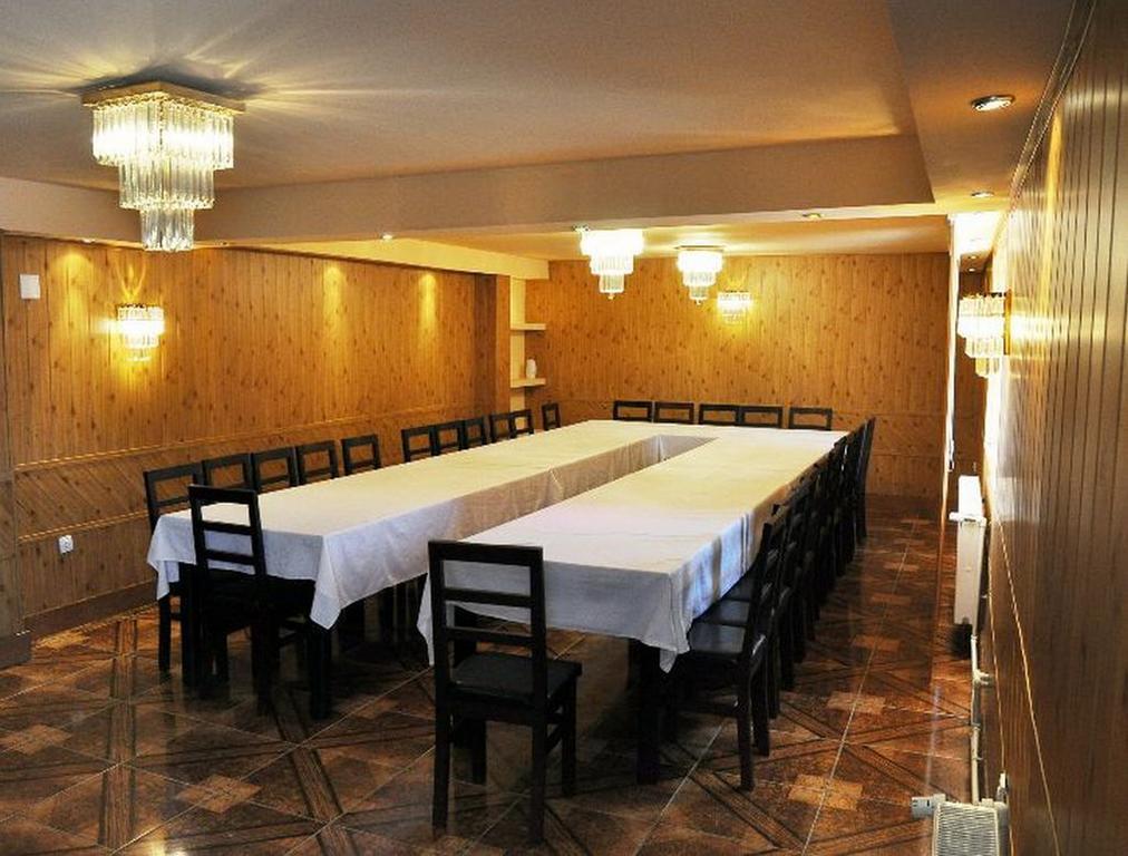 Pensiunea Sarmis Sarmizegetusa Ngoại thất bức ảnh